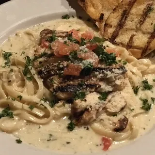 Chicken Fettuccine Alfredo (Seasonal)