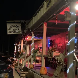 Entrance to Ye Old Hotel