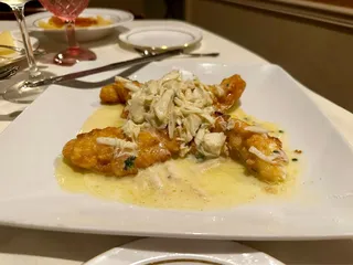 Lucchesi's Bar & Restaurant