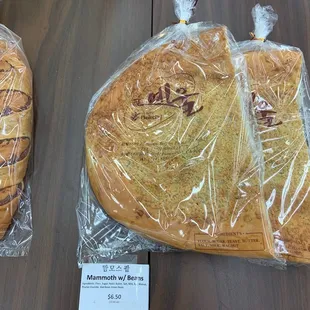 One of the best Breads here. My fav Mammoth Bread. Had Red &amp; green beans with some sweet cream in center 6.04.21