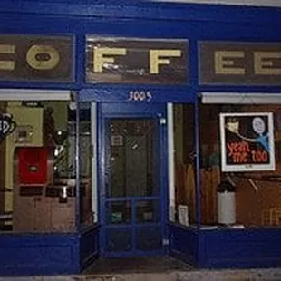 the front of a coffee shop