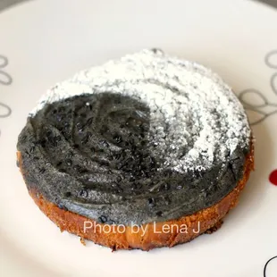 Black Sesame Bostock ($6.50) - I really like the black sesame topping. The bottom is light in texture and a bit dry.
