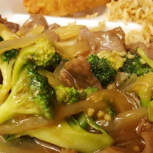 L-9 Beef with Broccoli