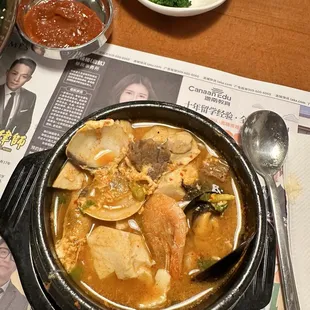 Assorted Tofu Soup (Beef &amp; Seafood)