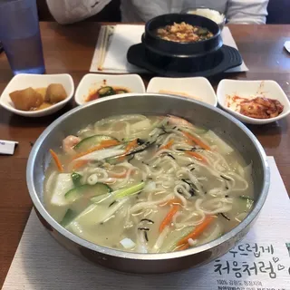 Knife Cut Noodles (Kal Guk Soo)