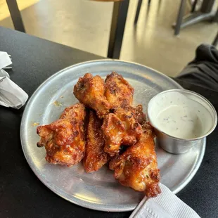 Buffalo wings with barbecue sauce &amp; ranch