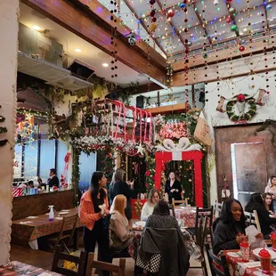 a restaurant decorated for christmas