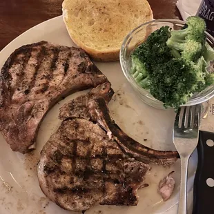 a plate of steak, broccoli and bread