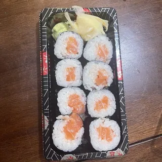 salmon maki roll