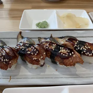 Unagi nigiri.