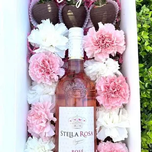 Sprinkle Me Sweets Wine with Chocolate covered strawberries. Photo by biz.