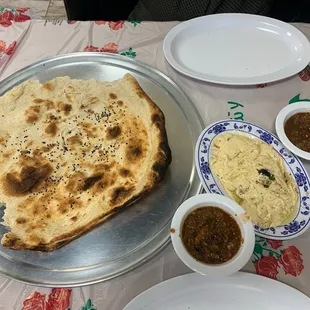 Naan and hummus
