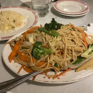 Veggie lo mein