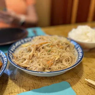 Taiwanese RN7. Taiwan Style Rice Noodle with Chicken