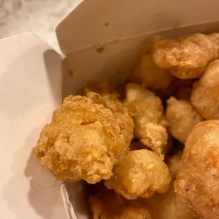 Sesame Chicken comes just with cocktail sauce ‍