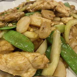 Mushroom Chicken with Snow Peas