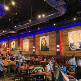 Yeoman&apos;s Cask and Lion British wall of fame