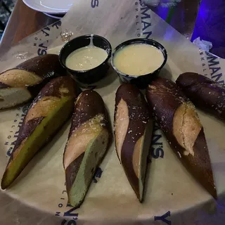 Royal Pretzel Rolls Plate