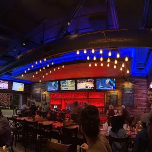 LOVED all the screens to watch a variety of sports!