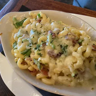 Bacon and Jalapeno Mac and Cheese