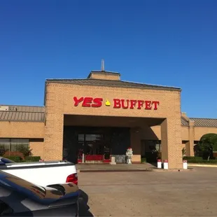 outside, ramen and noodles