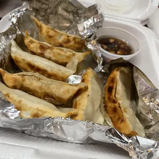 B15. Gyoza
