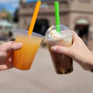 Mango popping yuzu lemonade and caramel boba tea