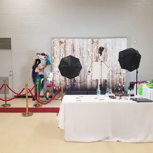 Open air photo booths allow more guest to fit in your picture. = more guest more fun!