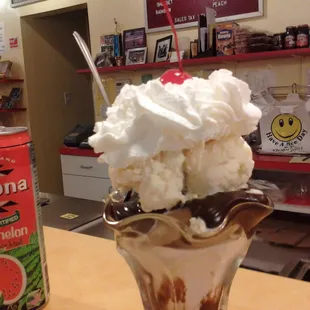 A hot fudge sundae with a chocolate chip cookie