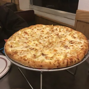 Love their chicken Alfredo ziti pizza! Ther crust on their pizzas are always on point!