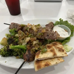 Souvlaki (pork kabob) with pita and tzatziki, broccoli instead of rice. Deliscious!