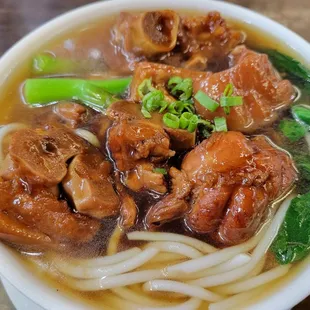 Pig's feet noodles