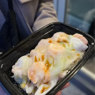 R4. Shrimp with Chives Rice Noodle Roll