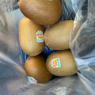 Golden kiwis from New Zealand ..