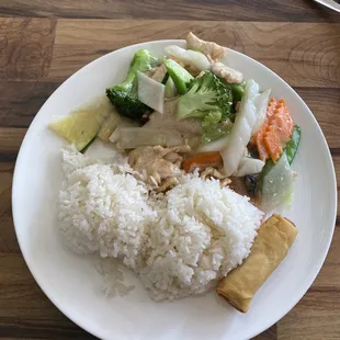 Moo Goo Gai Pan lunch.  Servers with choice of soup and choice of rice.