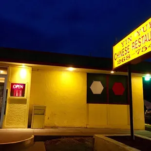 the front of the restaurant at night