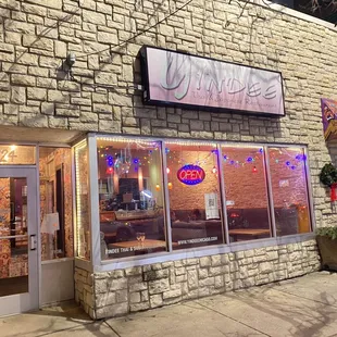 the front of a restaurant at night