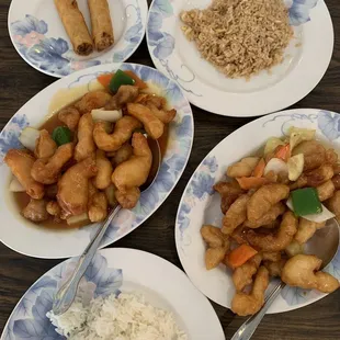 101. Beef Egg Roll 907. Ying's Famous Sweet &amp; Sour Delight  910. Lemon Chicken