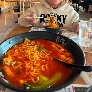 ramen and noodles, food