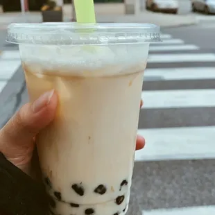 Peach milk tea with boba Instagram: @angelaisafoodie