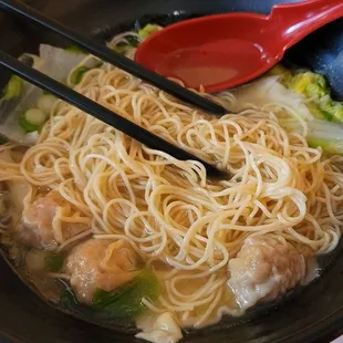 Wonton noodle soup