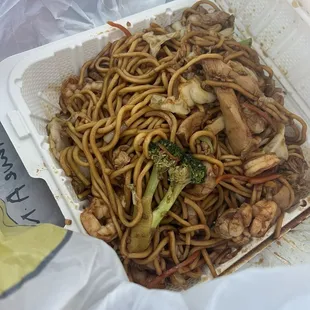 Shrimp &amp; chicken lo mein