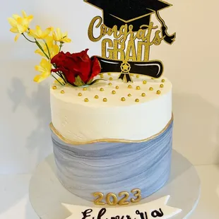 a graduation cake