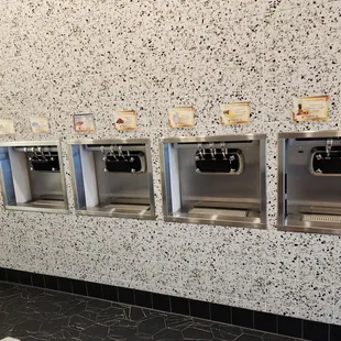 Fro-yo flavors: middle handles pull a combo of 2 flavors. Tart and non-tart fro-yo flavors available