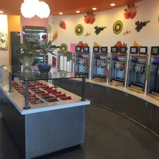 Yogurt and toppings area. Very clean!!