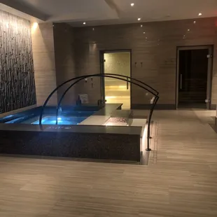 Men's spa side