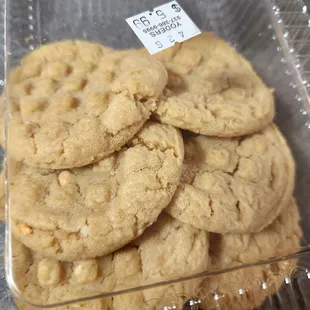 There were originally 8 peanut butter cookies lol!