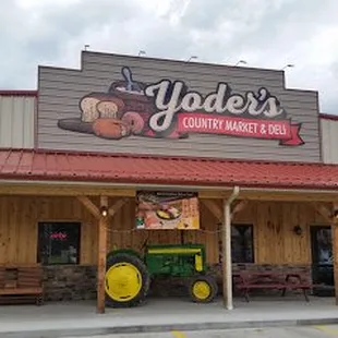 the front of yoders country market and deli