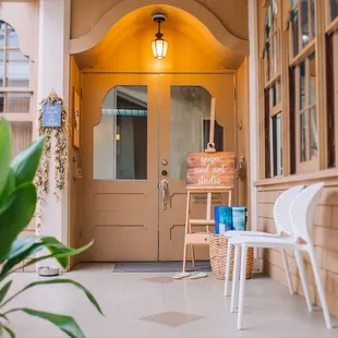 Welcome to our cozy, newly renovated studio in hawaii kai!