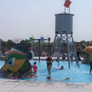 Kiddie spray pool with mini slides